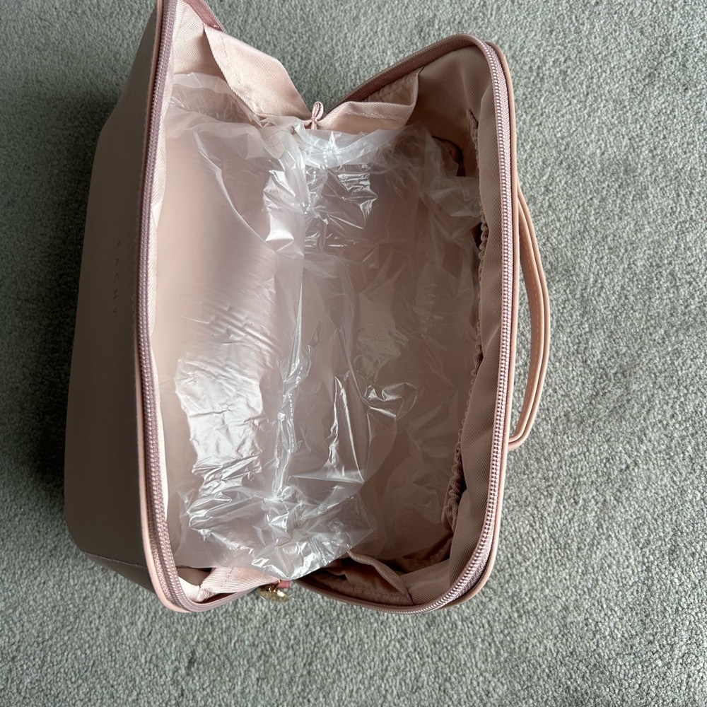 Eachy Pink Cosmetic Bag - Picture 2 of 10